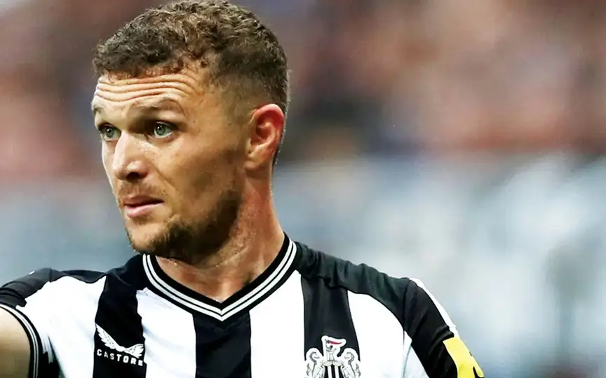 مدرب نيوكاسل مندهش من تكهنات بشأن