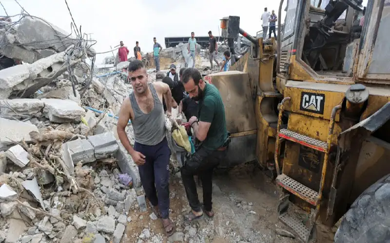 دماء الفجر تغرق غزة.. الكل يراقب