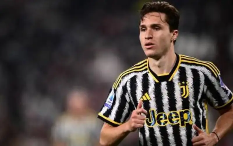 برشلونة يقترب من ضم الإيطالي كييزا