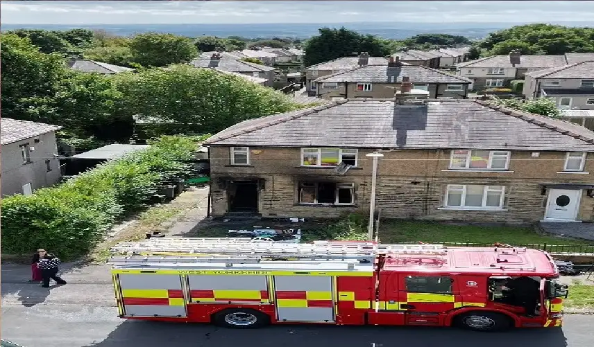 مصرع بريطانية وأطفالها الثلاثة حرقا.. والاشتباه