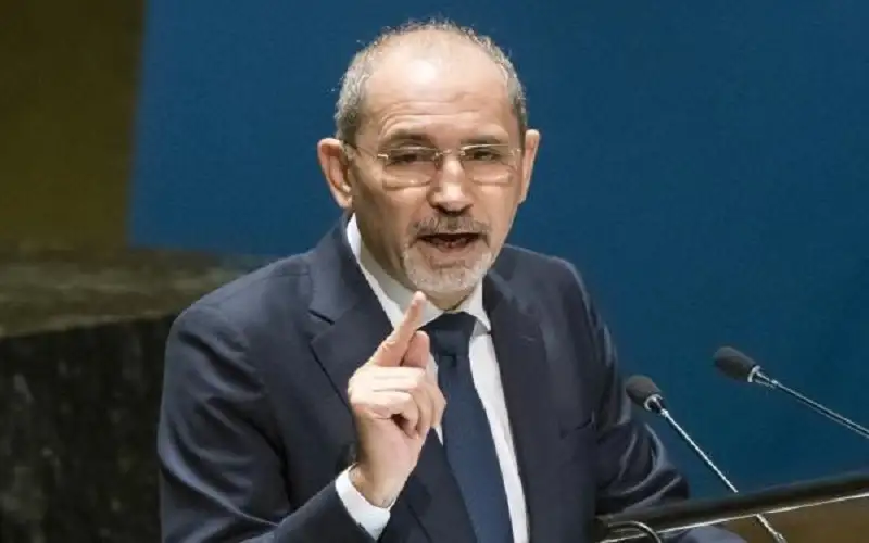 الصفدي: نتنياهو يدفع المنطقة نحو حرب