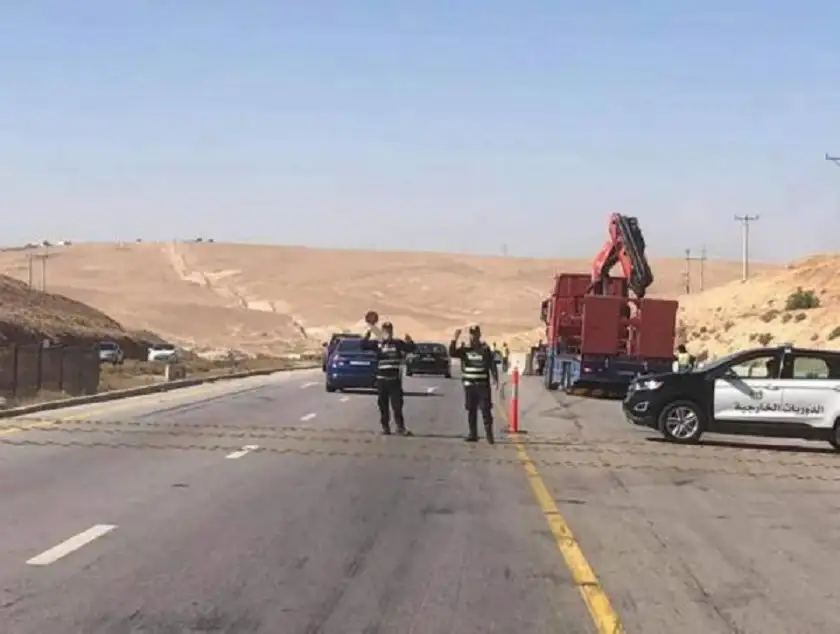 قطع حركة السير على طريق رأس