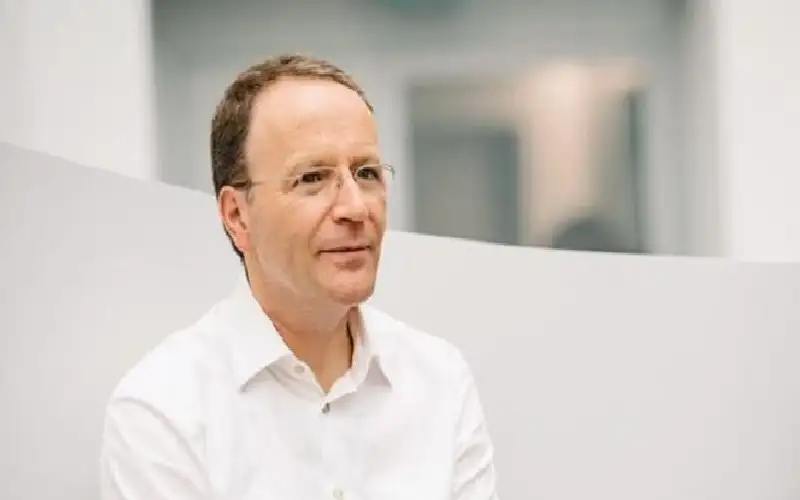 نجاحه أصبح لعنة.. ما أسباب إقالة