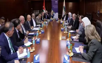 تجار عمان يطالبون الحكومة بمنصة الكترونية