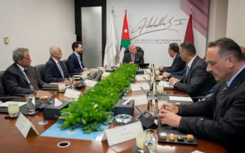 الملك وولي العهد يزوران صندوق الملك