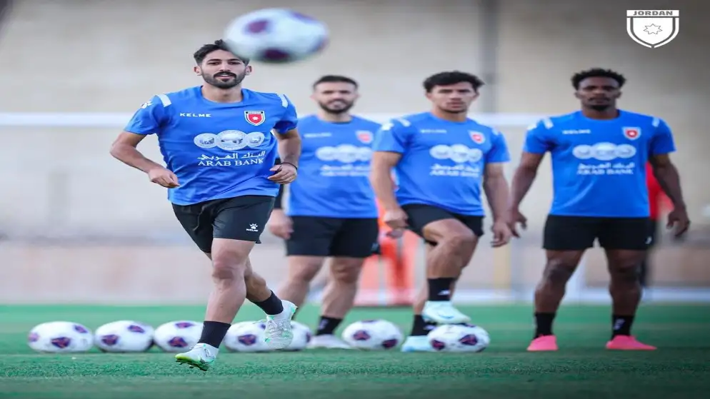 المنتخب الوطني لكرة القدم يلتقي نظيره