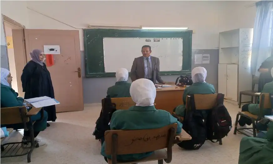 العبيدات يتابع سير العملية التعليمية في