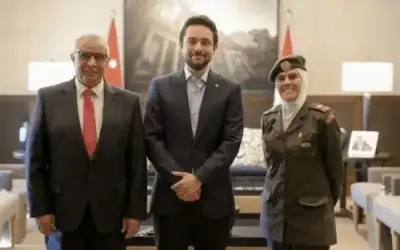 ولي العهد يلتقي القريني وابنته