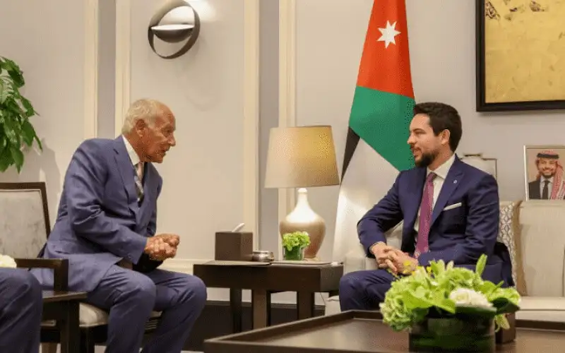 ولي العهد يبحث مع أمين عام