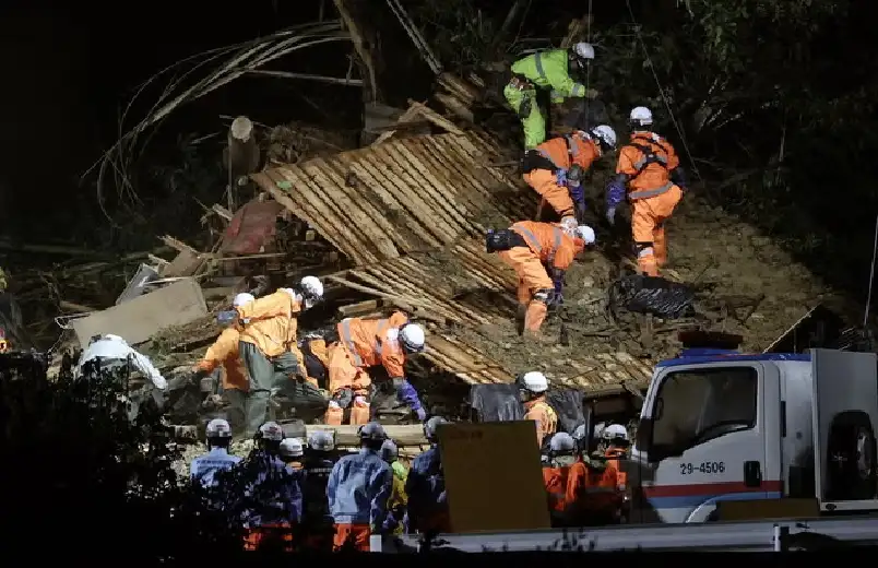 وفاة 3 وتعطل الطيران مع وصول