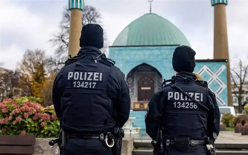 ألمانيا تطرد نائب خامنئي وتمهله 14