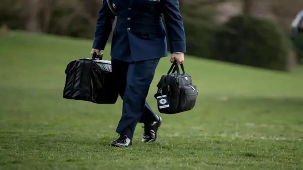 كيف تعمل الحقيبة النووية الروسية ومثيلتها