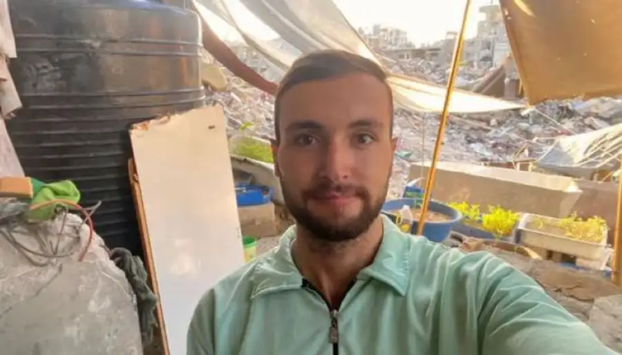 بستاني غزة.. محمد قمصان يزرع خضراوات