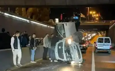 حادث يتسبب بتحويل حركة السير في
