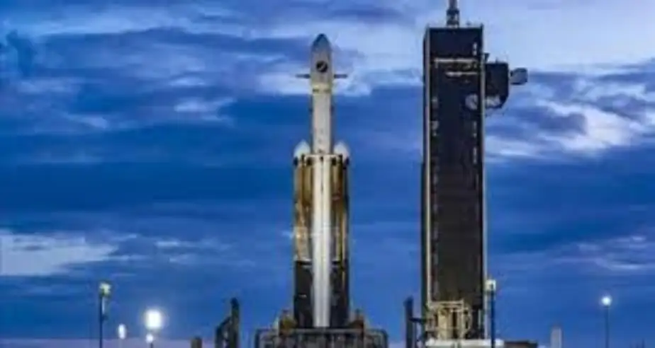 المغرب يطلق أول قمرين اصطناعيين نانومتريين