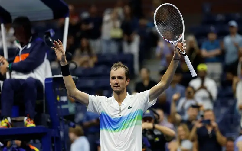 أمريكا المفتوحة للتنس.. ميدفيديف يتجاوز عقبة