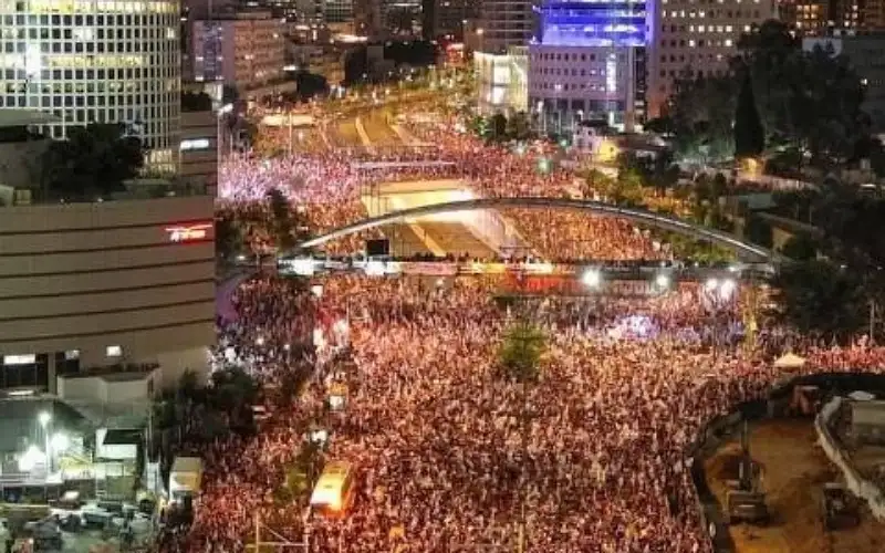 100 ألف متظاهر في تل أبيب