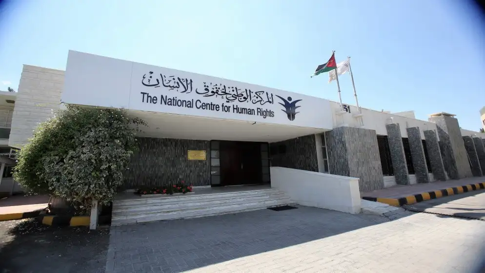 رئيس المجلس القضائي يتسلم نسخة عن