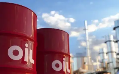النفط يواصل خسائره وسط احتمالات ارتفاع