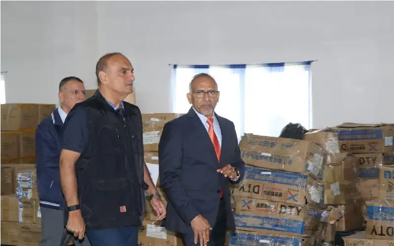 الخصاونة يفتتح مصنعا للألبسة يوفر ألف
