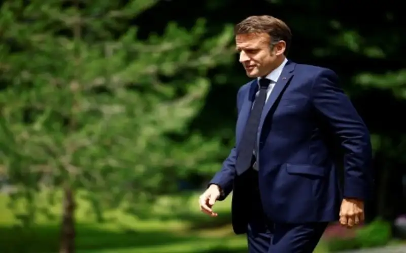 ماكرون يواصل اجتماعاته لاختيار رئيس وزراء