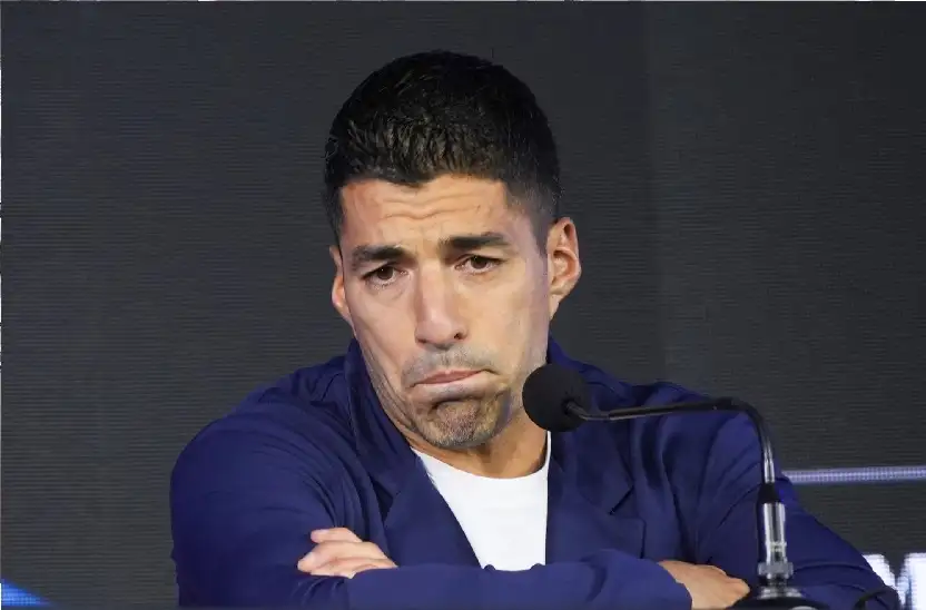 رسميا: سواريز يودع منتخب أوروجواي بعد