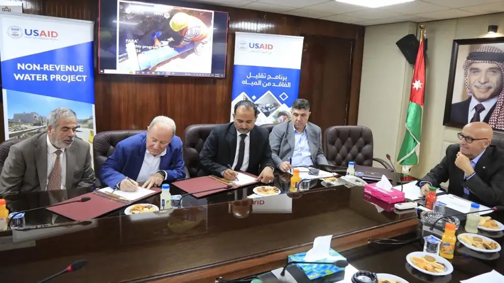 المياه توقع اتفاقيتين مع الوكالة الأميركية