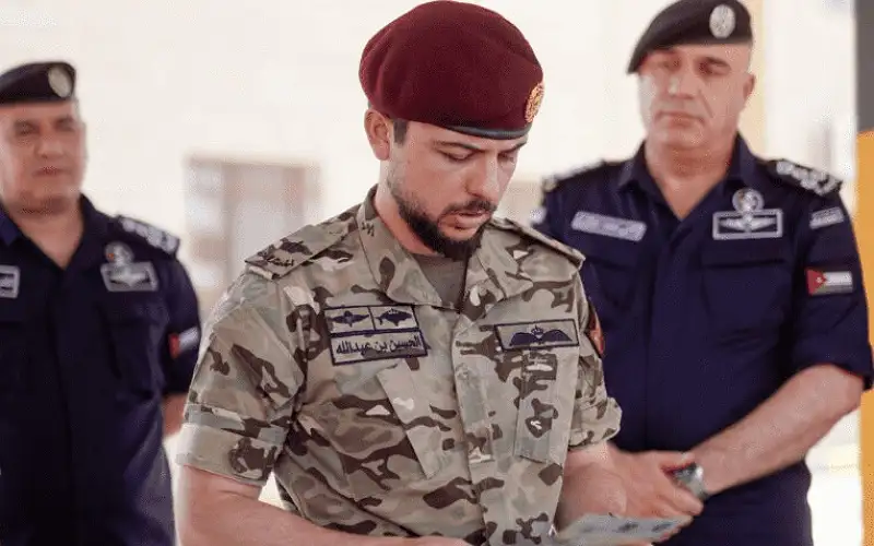 ولي العهد يؤكد أهمية تعزيز الأمن