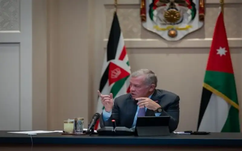 الملك يستقبل وزير الاستثمار الإماراتي