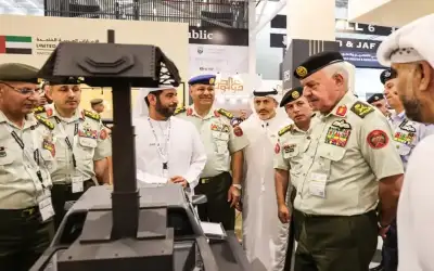 رئيس هيئة الأركان يزور الأجنحة المشاركة