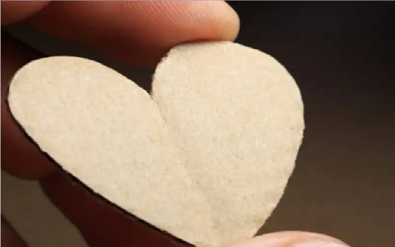 كن مع الذين قلوبهم حية.. ولن