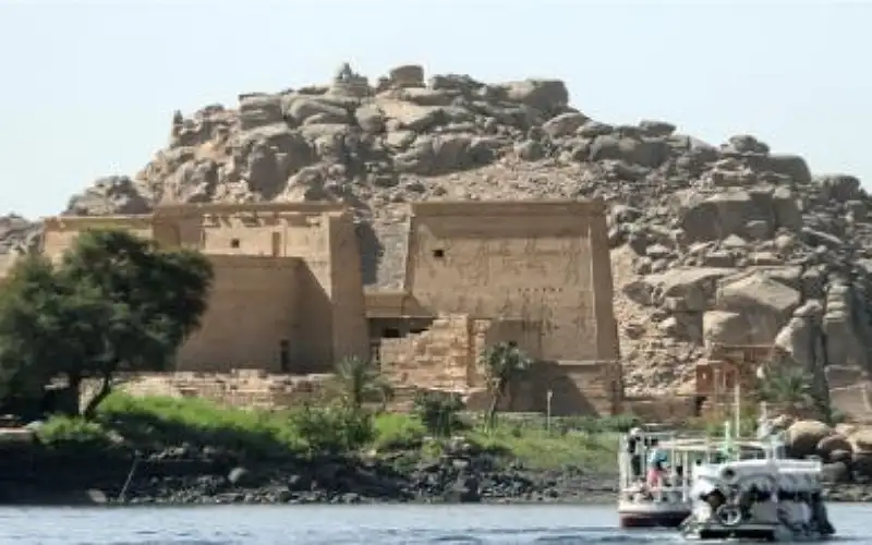 
إكتشاف ثكنات عسكرية ومخازن للأسلحة في مصر