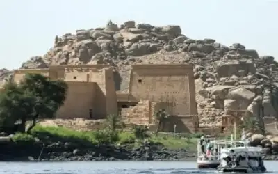 إكتشاف ثكنات عسكرية ومخازن للأسلحة في