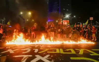 الآلاف يتظاهرون في إسرائيل للمطالبة بصفقة