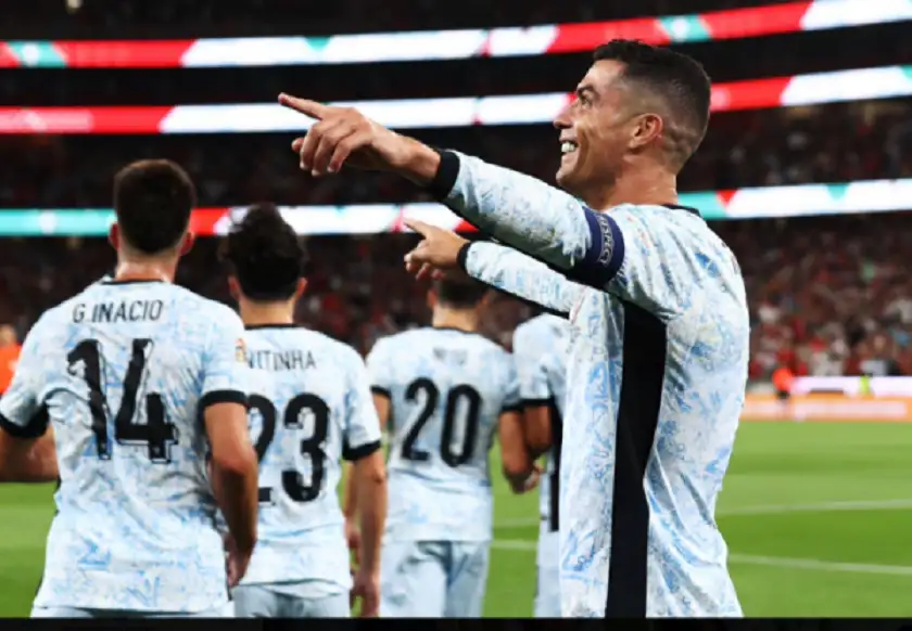 رونالدو يكتب التاريخ ويصل إلى الهدف