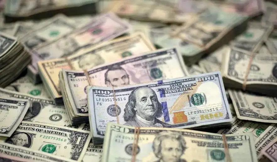 الدولار عند أدنى مستوى في أسبوع