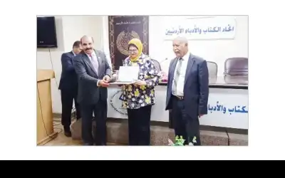 الزعبي تشهر روايتها شروق غزة 2030