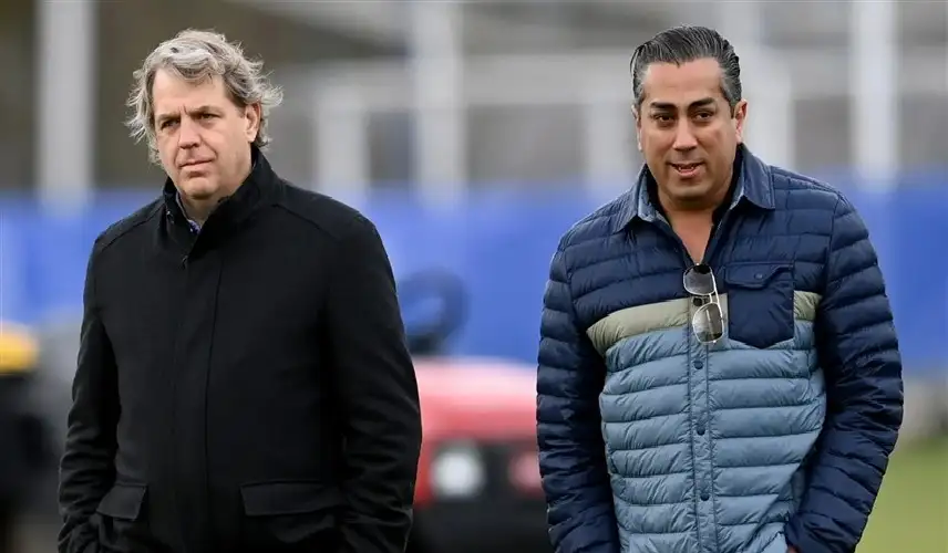 انهيار العلاقة بين ملاك تشيلسي.. عرض