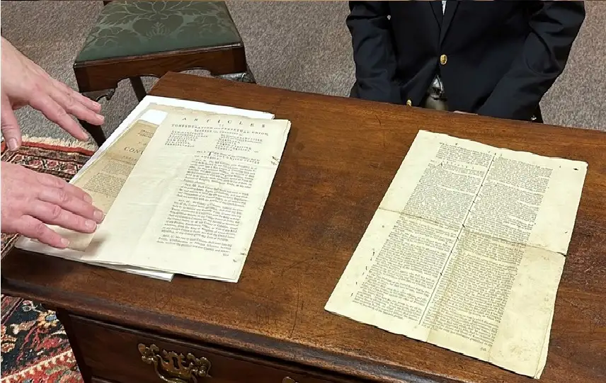 بهذا المبلغ.. نسخة نادرة من الدستور