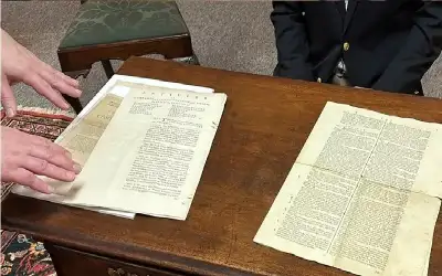 بهذا المبلغ.. نسخة نادرة من الدستور