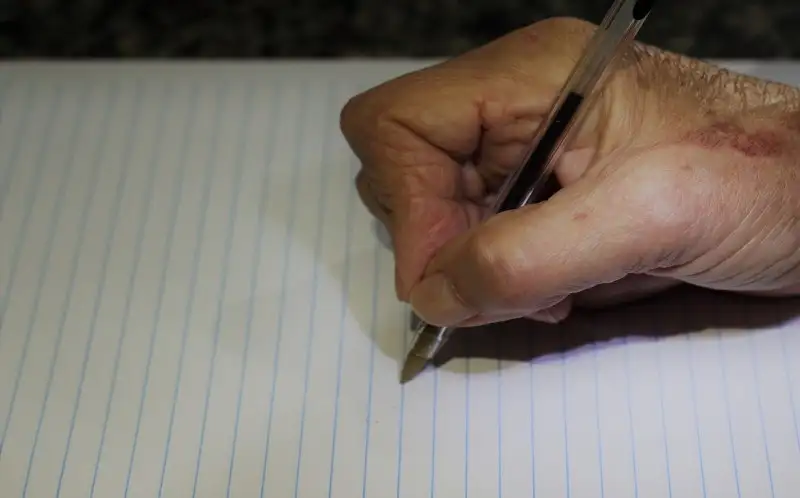 دائرة الإحصاءات: انخفاض معدل الأمية في