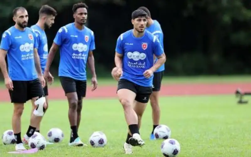 منتخب القدم يبدأ تدريباته استعدادا للقاء