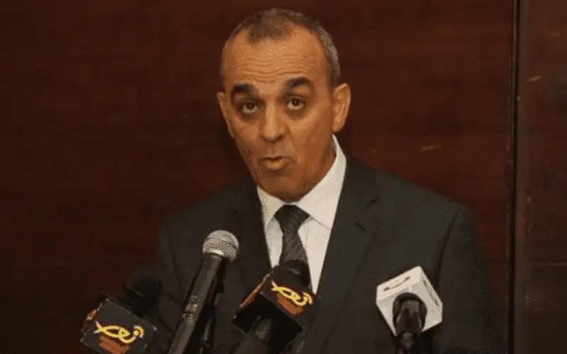 إحالة أمين عام وزارة السياحة عماد