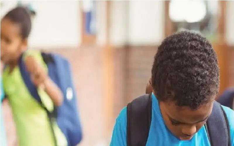 دراسة جديدة تكشف أن المتنمرين يحصلون