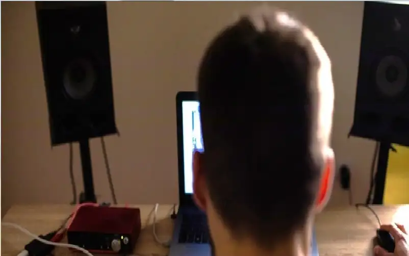 أمريكي يخدع منصات بث الموسيقى ويجني