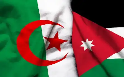 الملك يهنئ الرئيس الجزائري بإعادة انتخابه