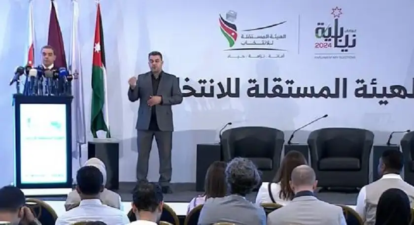 العثور على اوراق اقتراع مختومة بالشارع