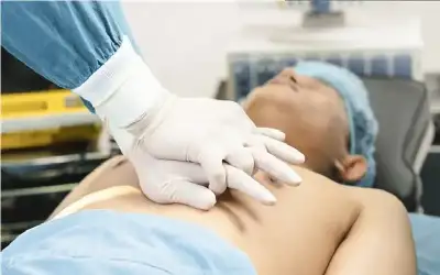 وفاة صيني بعد العمل 104 أيام