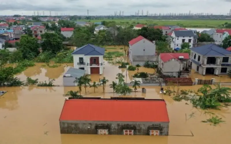 82 قتيلا في فيتنام وعشرات آلاف