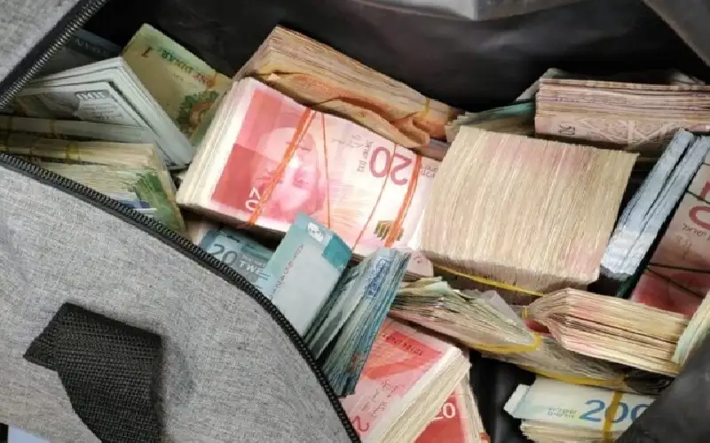 قوات الاحتلال تصادر مليون شيكل من